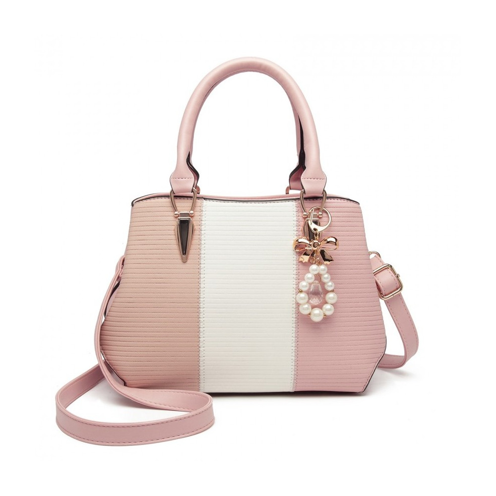 jasnorozowa mala torebka wizytowa kuferek karbowana amoa